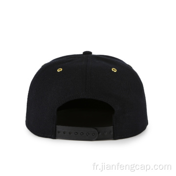 Casquette snapback avec broderie métallique dorée sur mesure